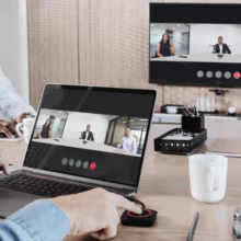 Cas d'une salle de réunion équipée d'un Clickshare - Focus sur le Button (Dongle sans-fil)