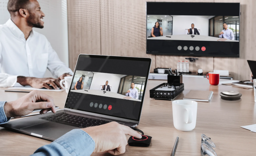 Cas d'une salle de réunion équipée d'un Clickshare - Focus sur le Button (Dongle sans-fil)