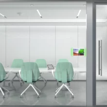 Écran de réservation de salle YEALINK ROOMPANEL PLUS installé sur 1 salles de réunion