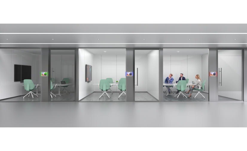 Écran de réservation de salle YEALINK ROOMPANEL PLUS installé sur 3 salles de réunion